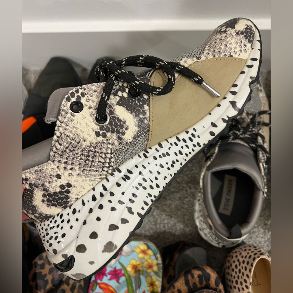 Steve Madden shoes - size 9 - used both in excellent condition, $40 each - Picture 2 of 4